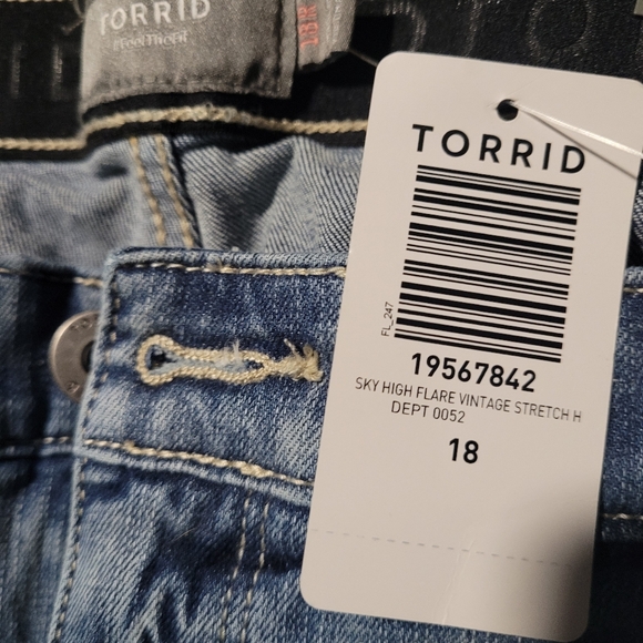 Torrid flare leg jeans - Picture 2 of 5